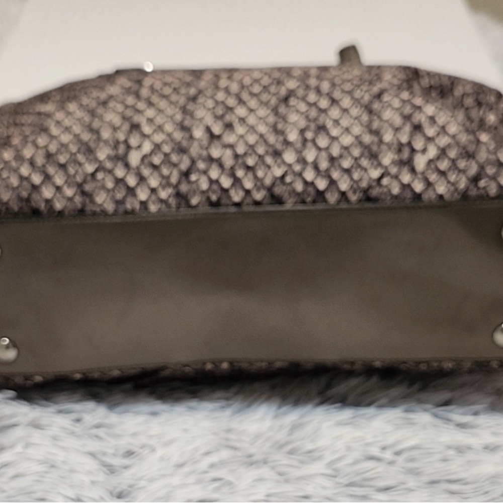 EUC Coach snake print bag with dust bag barely used - Picture 4 of 15